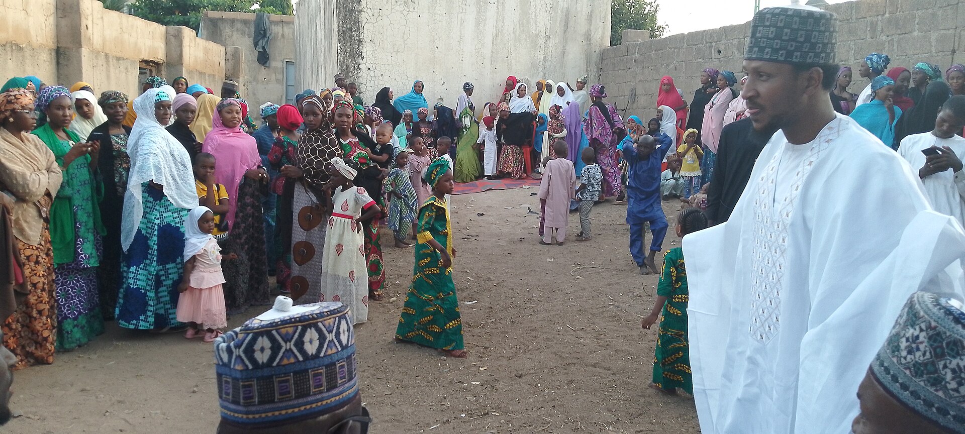 A traditional Nigerian wedding in rich aso-ebi